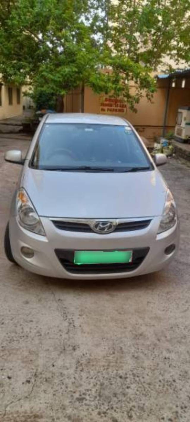 https://images10.gaadi.com/usedcar_image/4517765/original/processed_b4f63584-41a2-4278-be89-e35b9e95c5be.jpg?imwidth=6401