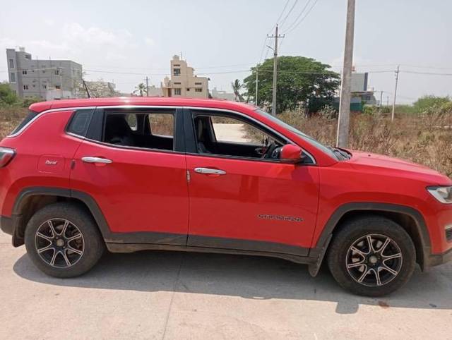 https://images10.gaadi.com/usedcar_image/4517769/original/processed_1bf2b129-98bf-44f4-a72f-af26b9c09653.jpeg?imwidth=6401