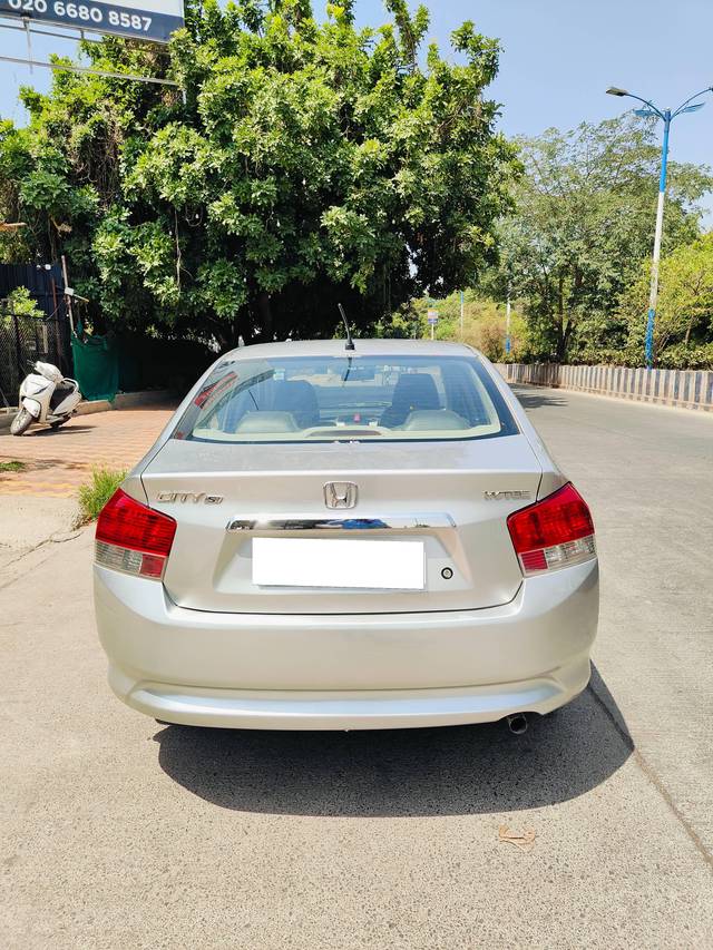 https://images10.gaadi.com/usedcar_image/4517786/original/processed_469b286649bf4a0772106afe1373ed28.jpg?imwidth=6401
