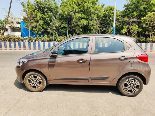 https://images10.gaadi.com/usedcar_image/4517788/original/a9dfcba01f07da55fdf03f104ee77e05.jpg?imwidth=6402