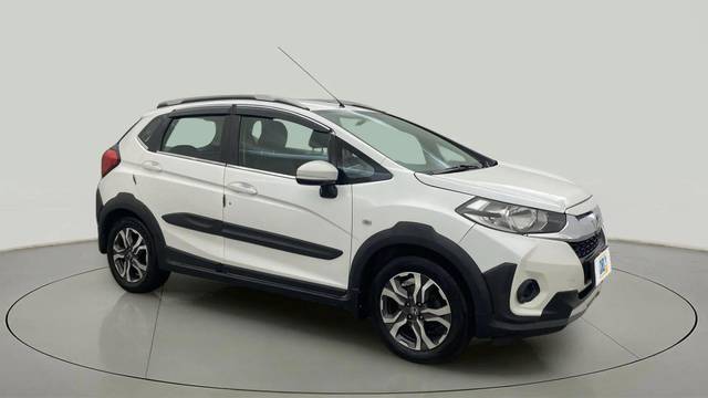 https://images10.gaadi.com/usedcar_image/4517799/original/2df23f4f123b3868a671a6a4271b690d.jpg?imwidth=6400