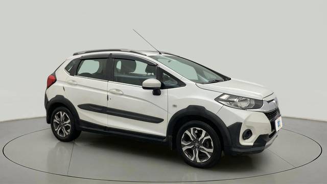 https://images10.gaadi.com/usedcar_image/4517799/original/31e4c74e0ca7174c00f4b5e396034c39.jpg?imwidth=6400