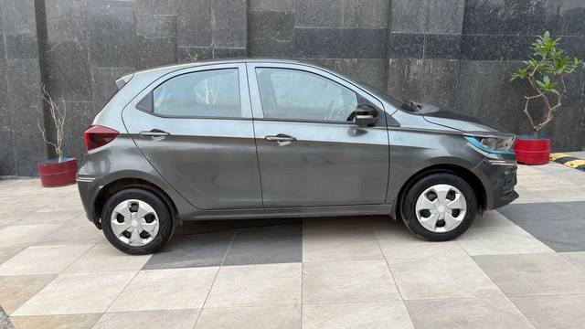 https://images10.gaadi.com/usedcar_image/4517802/original/processed_75fdc3fac37a2364678a82fe7f5ef82f.jpg?imwidth=6401