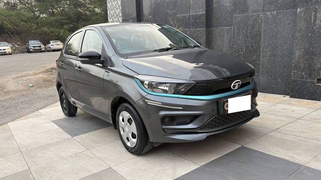 https://images10.gaadi.com/usedcar_image/4517802/original/processed_deb21c26794ab685dc8c326f9e79717c.jpg?imwidth=6400