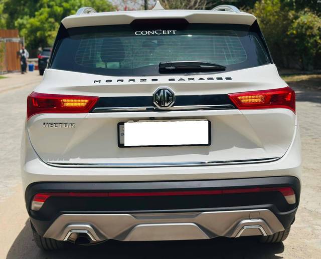 https://images10.gaadi.com/usedcar_image/4517804/original/processed_c2cf4fcebb789e77a1afc01dd3efce31.jpg?imwidth=6402