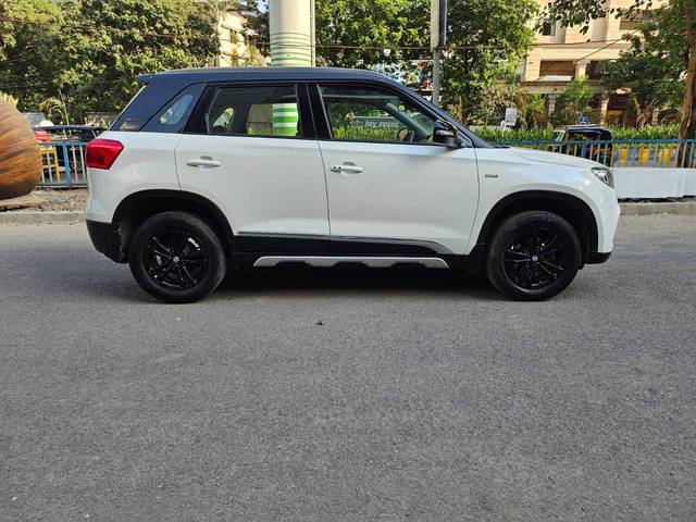 https://images10.gaadi.com/usedcar_image/4517806/original/processed_121e8dce2b45a09374e0f63424f07487.jpg?imwidth=6401