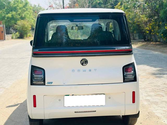 https://images10.gaadi.com/usedcar_image/4517807/original/processed_13372f859611bf674f60ac20f33f79f8.jpg?imwidth=6402