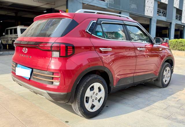 https://images10.gaadi.com/usedcar_image/4517850/original/processed_9d6cb20c680b7f5c21020ef793f4813e.jpg?imwidth=6402