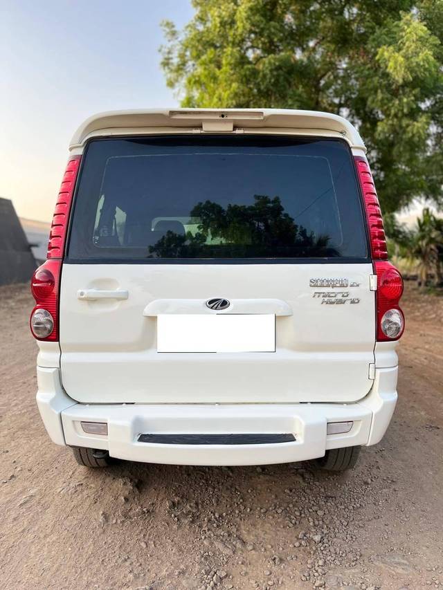 https://images10.gaadi.com/usedcar_image/4517870/original/processed_3ac2fdfe-3aa3-4a82-bf02-92c8a70a4a19.jpg?imwidth=6402