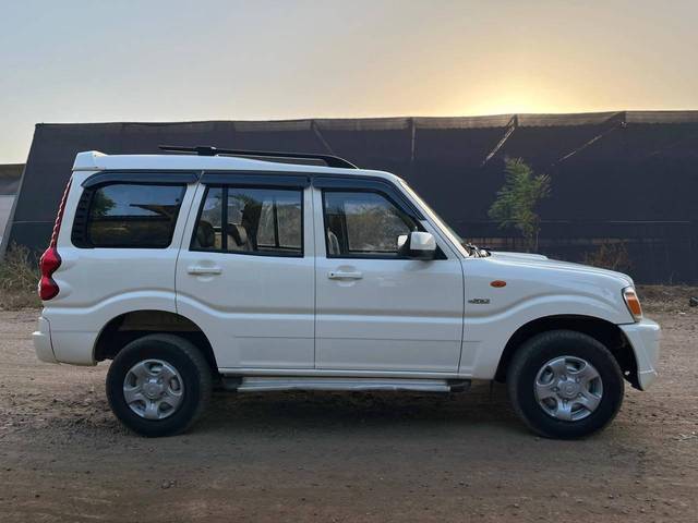 https://images10.gaadi.com/usedcar_image/4517870/original/processed_a59638de-9391-4687-a4ef-05d021c36bcc.jpg?imwidth=6401