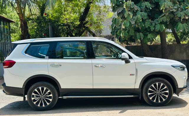 https://images10.gaadi.com/usedcar_image/4517871/original/13dcf36357ad7920580b27ecd021552e.jpg?imwidth=6401