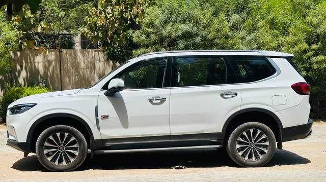 https://images10.gaadi.com/usedcar_image/4517871/original/4e57e148b505253230b5dc419cfa0f79.jpg?imwidth=6402