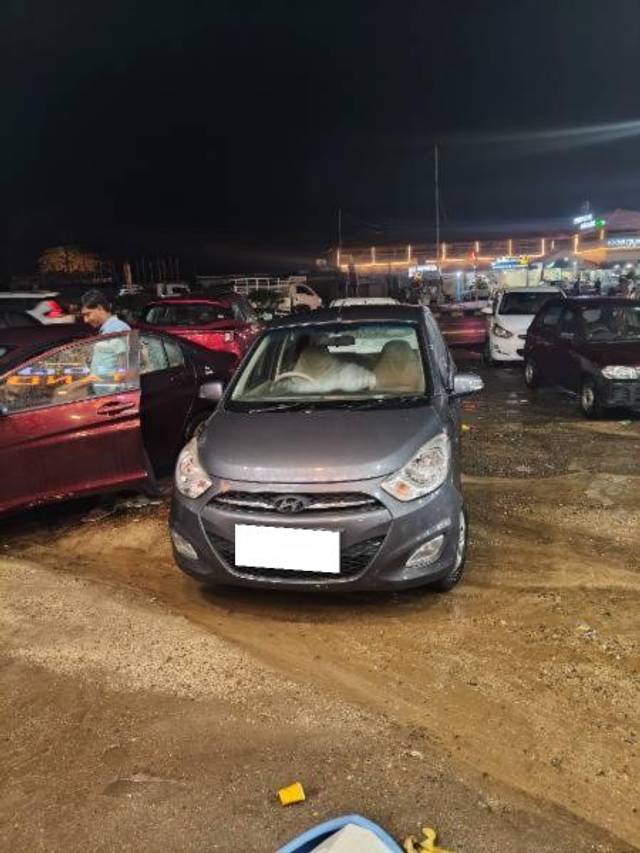 https://images10.gaadi.com/usedcar_image/4517886/original/processed_a426ecf3-160d-4f10-8450-ff39555c6acc.jpg?imwidth=6402