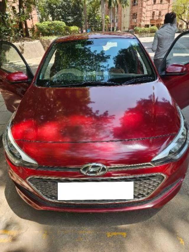 https://images10.gaadi.com/usedcar_image/4517908/original/processed_e307f3d0-a713-4dae-8237-811372f77aa6.jpg?imwidth=6400