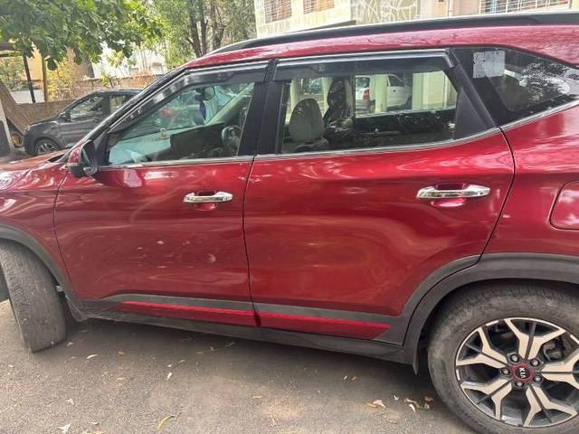 https://images10.gaadi.com/usedcar_image/4517909/original/processed_8eb1aaf1-f179-4e18-aa41-e86d3f112ebd.jpeg?imwidth=6402