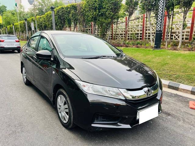https://images10.gaadi.com/usedcar_image/4517912/original/processed_e1be57755895fa11897c2cc2836598d7.jpeg?imwidth=6400