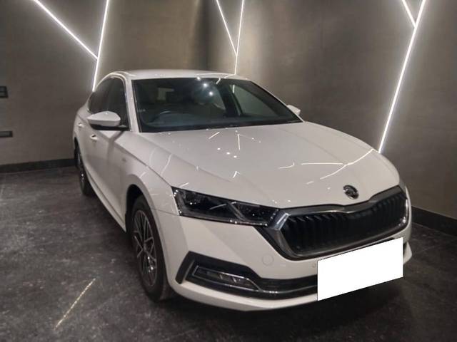 https://images10.gaadi.com/usedcar_image/4517916/original/processed_8f72921a681f3493aa71ca12029a164a.jpg?imwidth=6400