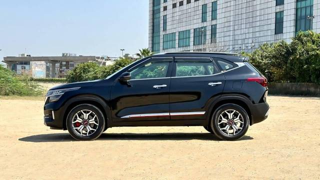 https://images10.gaadi.com/usedcar_image/4517989/original/processed_93d7ead44cf6fef7972ec11298e216f7.jpg?imwidth=6402