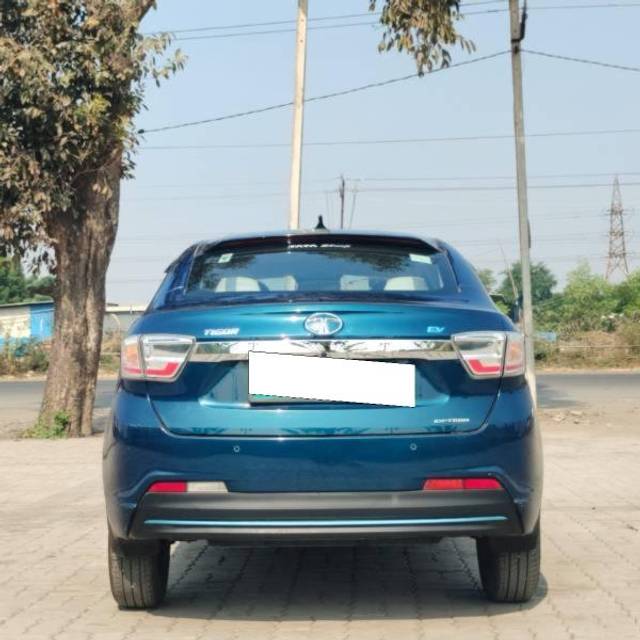 https://images10.gaadi.com/usedcar_image/4518004/original/processed_33735bed-6335-4db0-845e-7cec3cf3e980.jpg?imwidth=6402