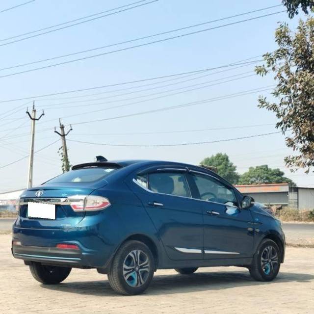 https://images10.gaadi.com/usedcar_image/4518004/original/processed_96385065-da73-4df7-9028-1ffb9db2ede6.jpg?imwidth=6401