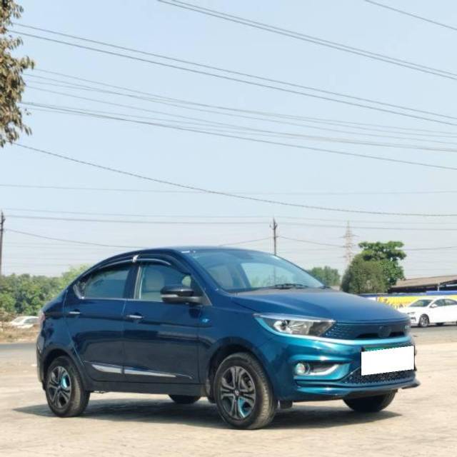 https://images10.gaadi.com/usedcar_image/4518004/original/processed_f837ddd6-d9ec-488c-ba46-962d2fedf739.jpg?imwidth=6400