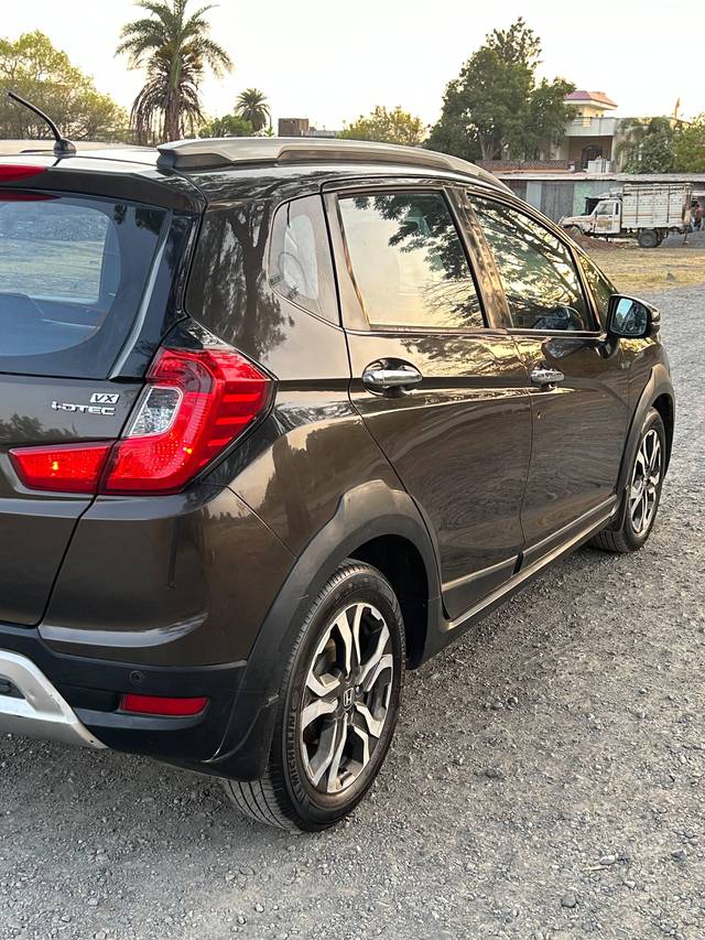 https://images10.gaadi.com/usedcar_image/4518006/original/processed_a192b422-d583-44b3-9c0c-00edc694a487.jpg?imwidth=6402