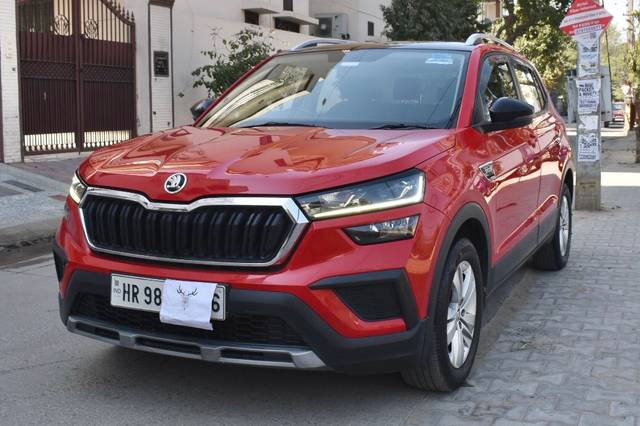 https://images10.gaadi.com/usedcar_image/4518018/original/24eac3e9023ae2af23f1b47263446775.jpg?imwidth=6401
