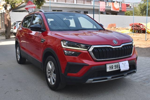 https://images10.gaadi.com/usedcar_image/4518018/original/53a9f53ddf5b14592e321e118ba20d0f.jpg?imwidth=6400