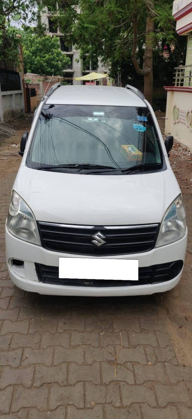 https://images10.gaadi.com/usedcar_image/4518028/original/processed_728af28eebbe648a052f9a4011ff30c2.jpg?imwidth=6400