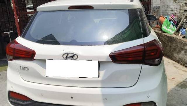 https://images10.gaadi.com/usedcar_image/4518033/original/processed_dea3ae3f-2be6-409f-9b26-268755b4f0d1.jpg?imwidth=6401