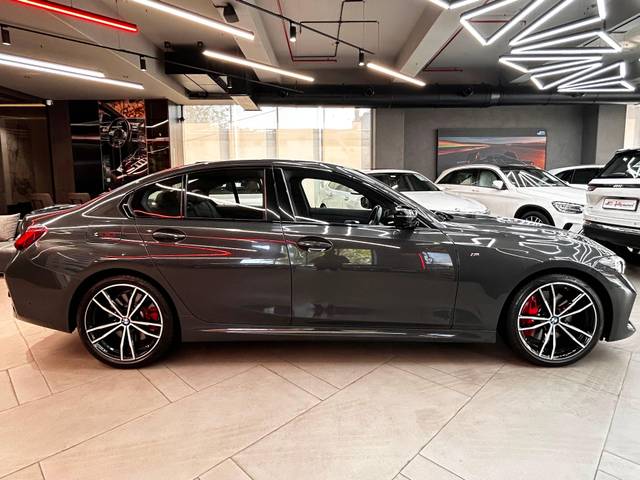 https://images10.gaadi.com/usedcar_image/4518043/original/processed_4520fbb35dc3d2b407b54bfdd5223e93.JPG?imwidth=6401