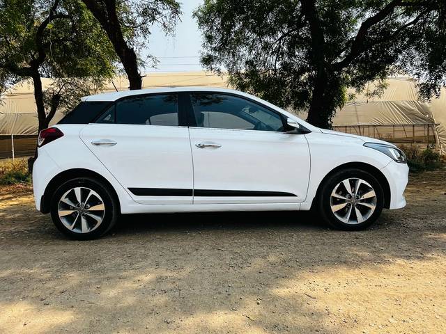 https://images10.gaadi.com/usedcar_image/4518047/original/a92cc5e6848a1ca4c062471e63d71dc7.jpg?imwidth=6401
