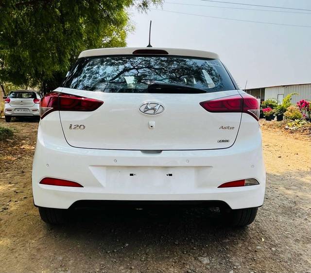 https://images10.gaadi.com/usedcar_image/4518047/original/processed_6c0084bfb5ebf912c50edaab563a3e31.jpg?imwidth=6402