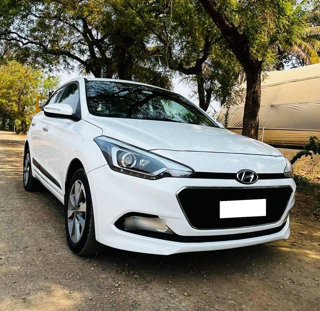 https://images10.gaadi.com/usedcar_image/4518047/original/processed_b7bd9883d3f498a9c3b21f85502ad2ee.jpg?imwidth=6400
