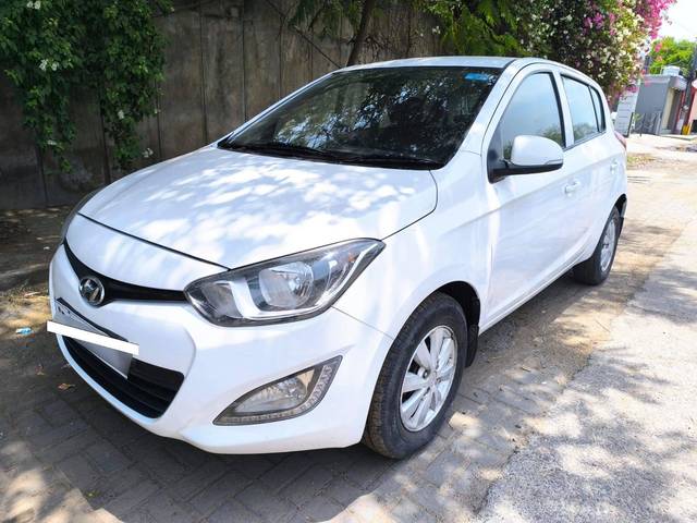 https://images10.gaadi.com/usedcar_image/4518066/original/processed_1683f1fa7b8d7d0a73e2eff30fbc3d8b.jpg?imwidth=6402