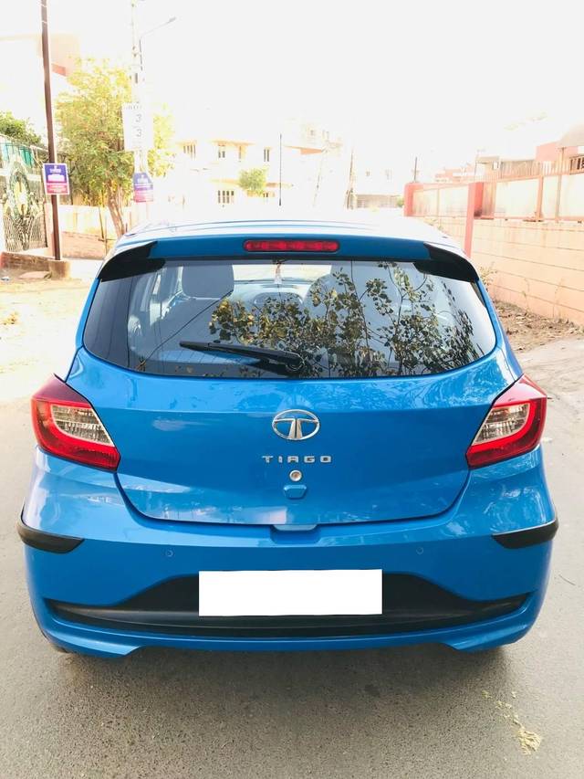 https://images10.gaadi.com/usedcar_image/4518069/original/processed_cc2a2c360cdbd62d30a0154dddb52ee0.jpg?imwidth=6401