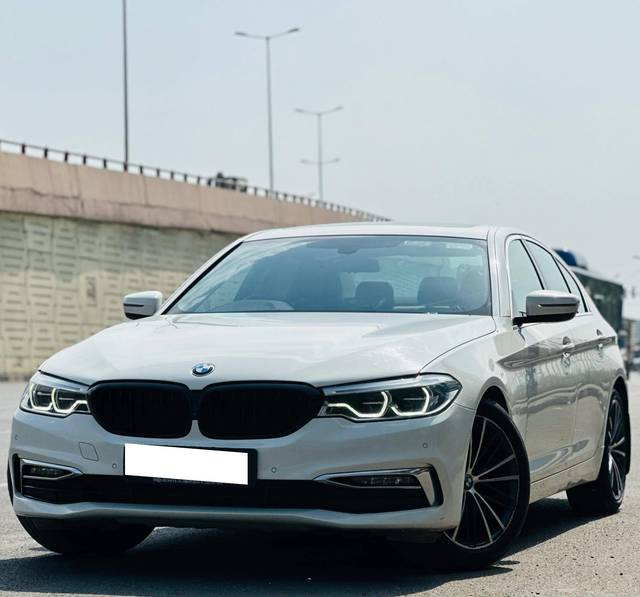https://images10.gaadi.com/usedcar_image/4518079/original/processed_d45567f29fabde8faf1dd14845a3c15a.jpg?imwidth=6402