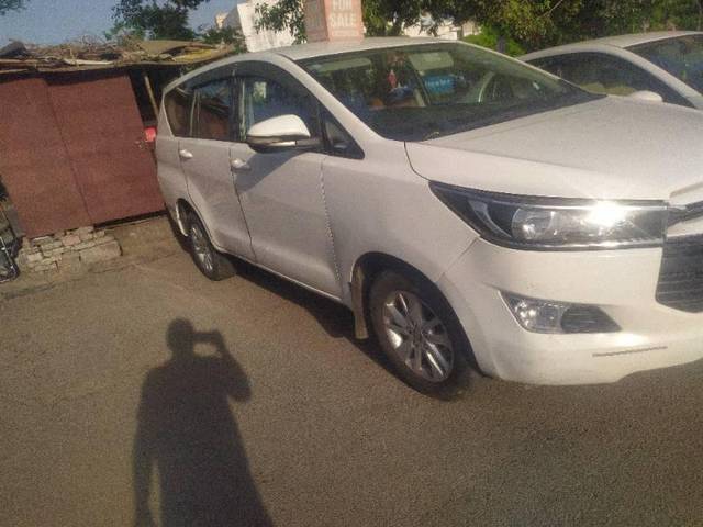 https://images10.gaadi.com/usedcar_image/4518122/original/processed_cee3b86c-d92a-470e-b01d-019b96d52930.jpg?imwidth=6400