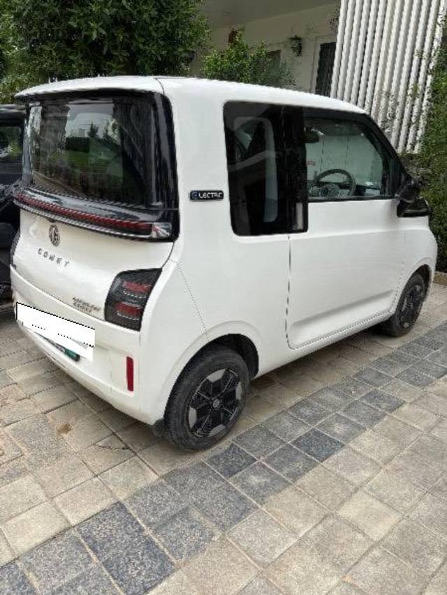 https://images10.gaadi.com/usedcar_image/4518123/original/processed_194e55fe-0d03-49ba-910d-ab90dba3b72a.jpg?imwidth=6401
