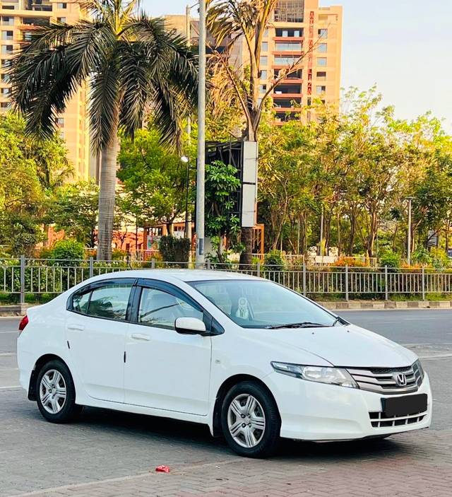 https://images10.gaadi.com/usedcar_image/4518135/original/3628c28a57385684b76471da0ed24f18.jpg?imwidth=6400