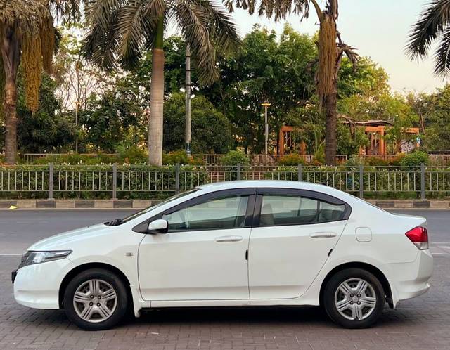 https://images10.gaadi.com/usedcar_image/4518135/original/6c6e7d752380d9a39ab00ba721207534.jpg?imwidth=6402