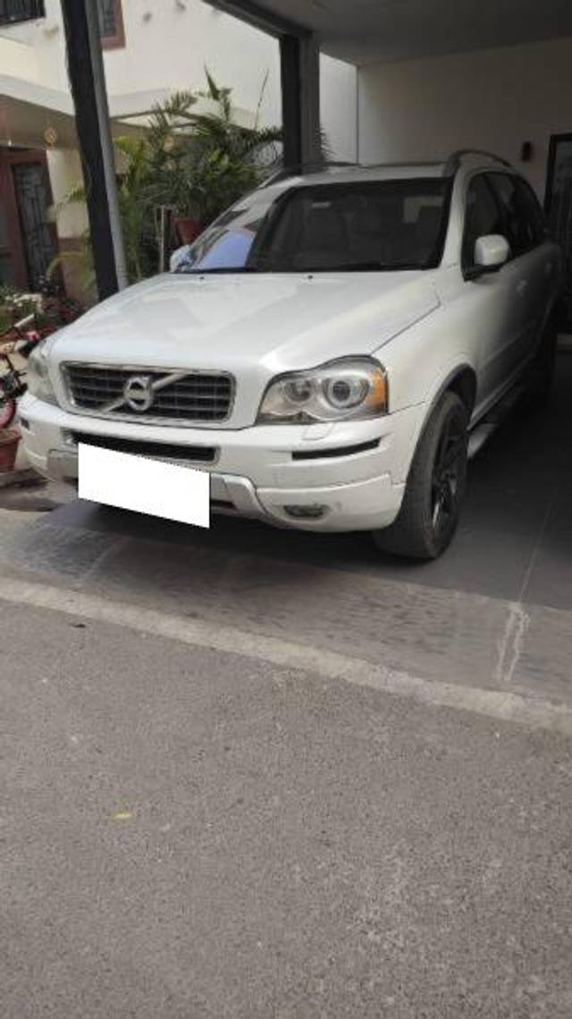 https://images10.gaadi.com/usedcar_image/4518154/original/processed_1a613c7f-1425-4a25-86cc-da865432cb22.jpeg?imwidth=6402