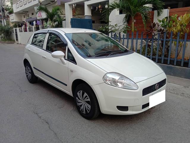https://images10.gaadi.com/usedcar_image/4518159/original/processed_6458ee224b6a7aa670762f39e1b01397.jpg?imwidth=6400