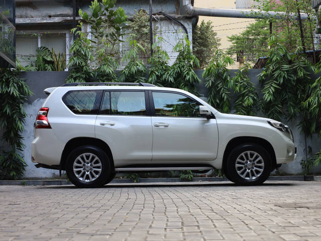 https://images10.gaadi.com/usedcar_image/4518161/original/cea5fa29bfbb4eb7e0499aa5e07b310b.jpg?imwidth=6401