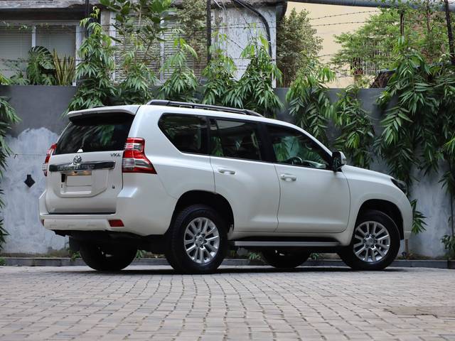 https://images10.gaadi.com/usedcar_image/4518161/original/processed_7a2ddcb81cdcc91771f672b936d23150.jpg?imwidth=6402
