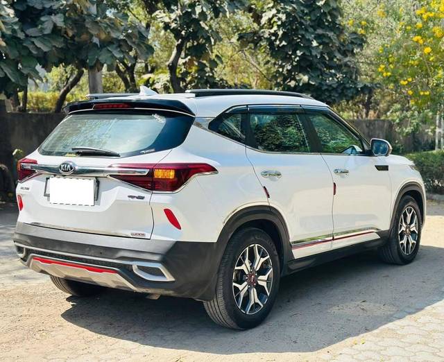 https://images10.gaadi.com/usedcar_image/4518172/original/processed_1f4c2346e505ddc9e8aab2bf8a2effed.jpg?imwidth=6402