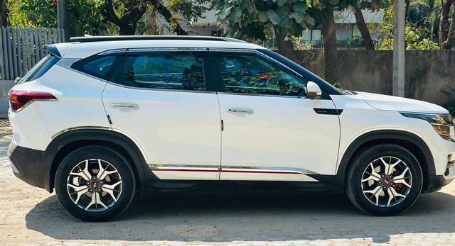 https://images10.gaadi.com/usedcar_image/4518172/original/processed_4f1fcbfee033ea2788996fe20a9f5703.jpg?imwidth=6401