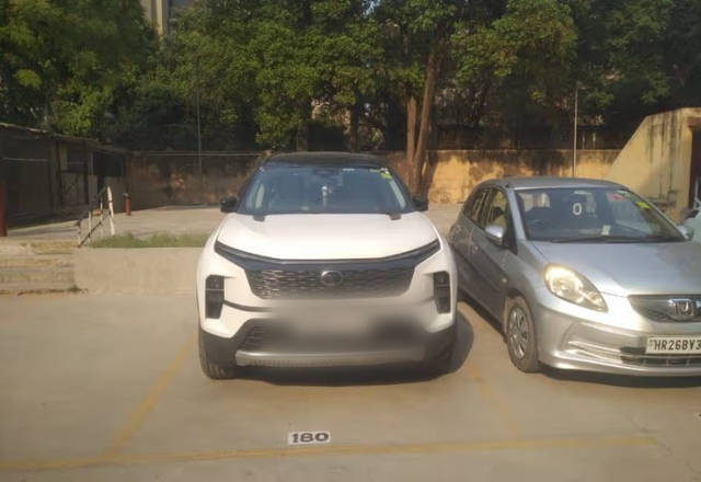 https://images10.gaadi.com/usedcar_image/4518182/original/af09a40d-a477-494d-8f77-d68b5913c2c1.?imwidth=6402