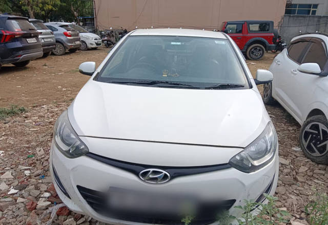 https://images10.gaadi.com/usedcar_image/4518215/original/9721cdbc-19bc-4b76-90be-7fea25489998.?imwidth=6400