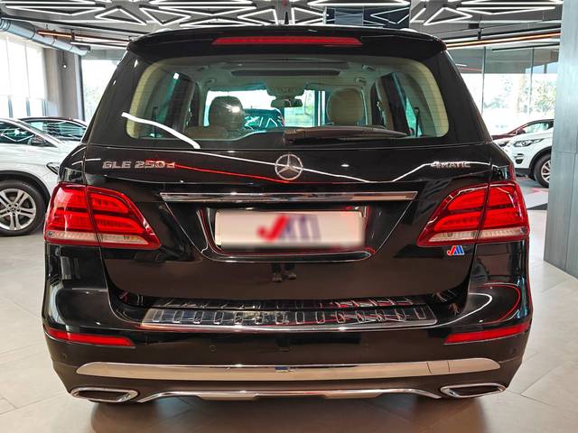 https://images10.gaadi.com/usedcar_image/4518247/original/processed_e6e7a15c649f481bf7b587a4284097c7.jpg?imwidth=6402